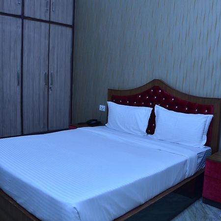 Hotel Royal International New Delhi Exterior photo