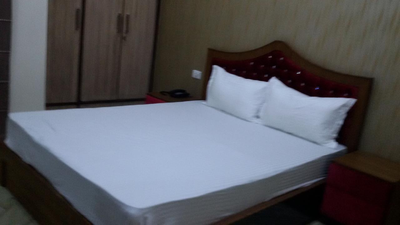Hotel Royal International New Delhi Exterior photo