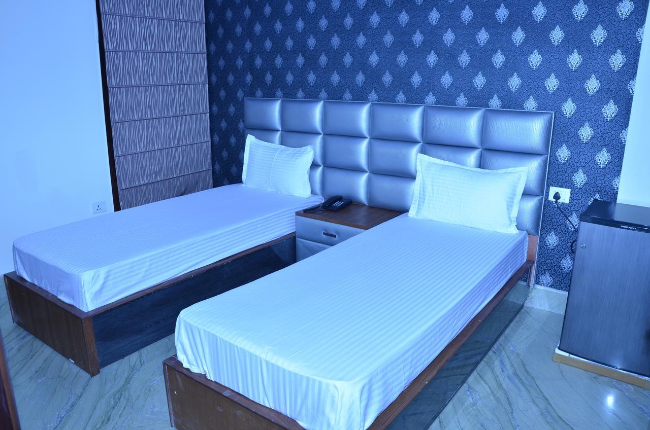 Hotel Royal International New Delhi Exterior photo