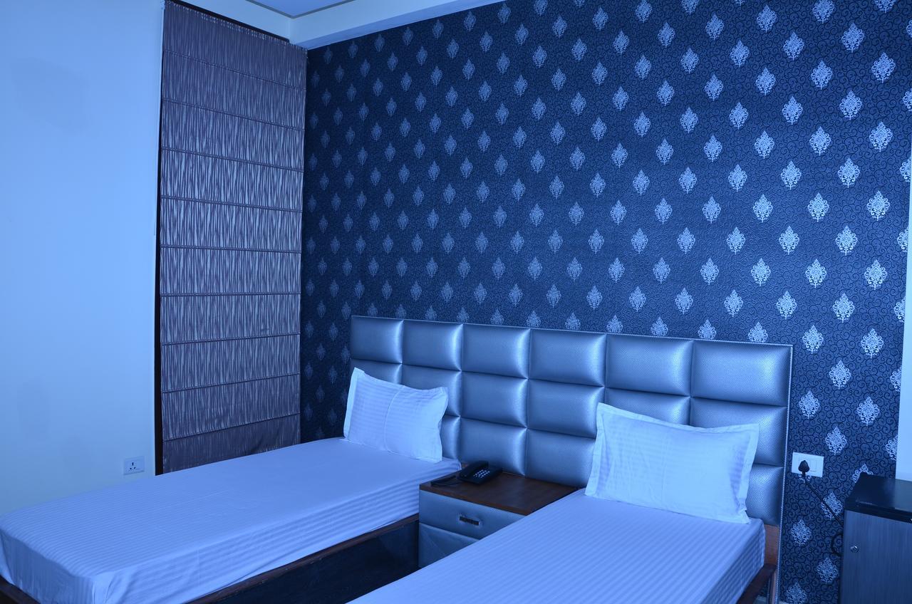 Hotel Royal International New Delhi Exterior photo