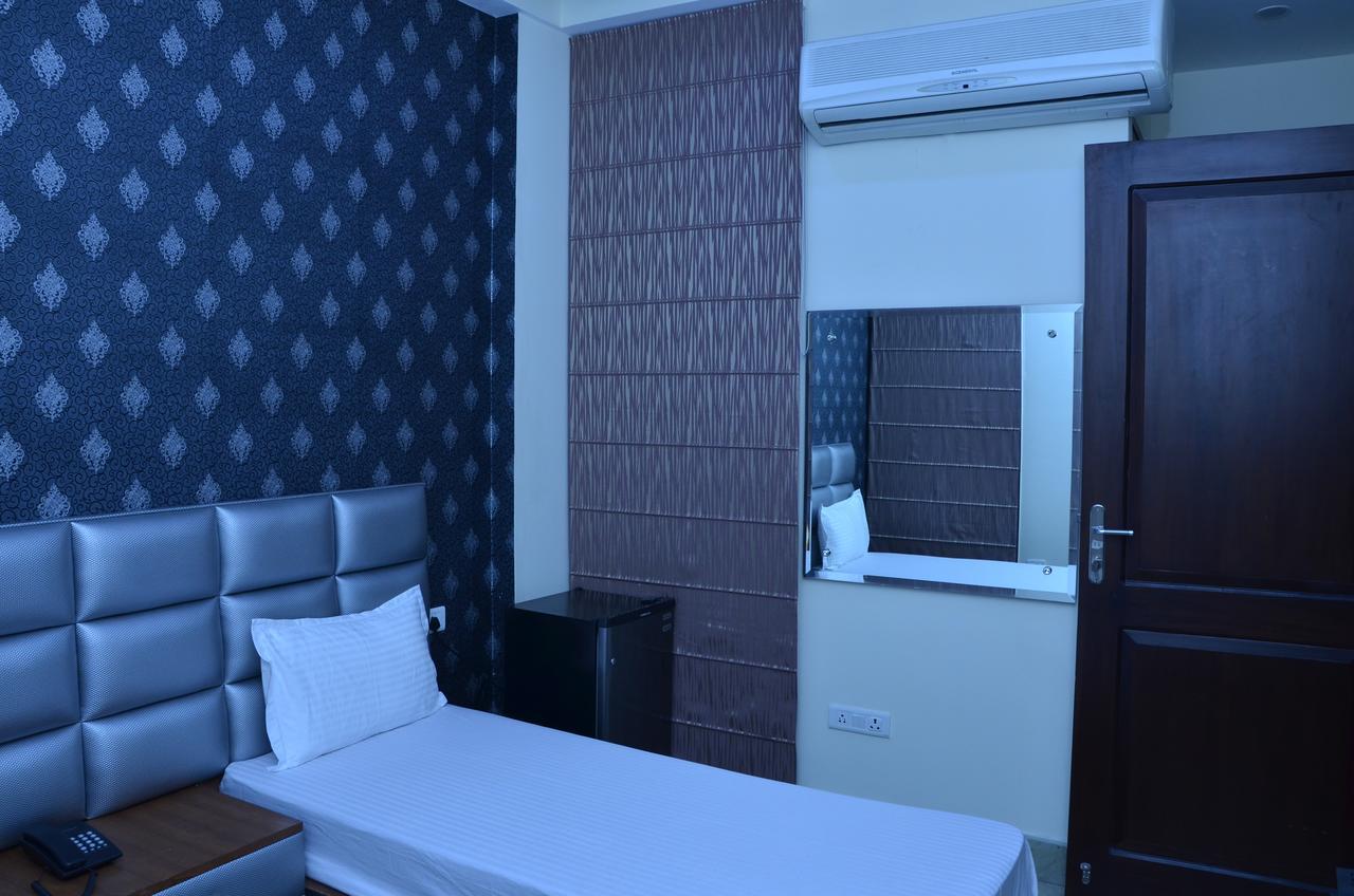 Hotel Royal International New Delhi Exterior photo